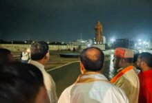 संत शिरोमणि गुरु रविदास जी महाराज की 650वीं जयंती वर्ष के अवसर पर भाजपा 29 जुलाई को वाराणसी के सीरगोवर्धनपुर स्थित जन्मस्थली से 131 कलशों में पवित्र मिट्टी देशभर में भेजेगी। राष्ट्रीय महामंत्री तरुण चुग ने बताया कि यह अभियान संत रविदास के सामाजिक समरसता, समानता और मानवता के संदेश को गांव-गांव तक पहुंचाने के उद्देश्य से चलाया जा रहा है। कार्यक्रम में मुख्यमंत्री योगी आदित्यनाथ, भाजपा के वरिष्ठ नेता एवं संत समाज के प्रतिनिधि शामिल होंगे।