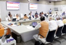 उत्तर प्रदेश सरकार ने 3 अगस्त 2026 से विधानमंडल का तृतीय सत्र बुलाने के प्रस्ताव को मंजूरी दे दी है। सत्र में वित्तीय वर्ष 2026-27 का अनुपूरक बजट, अध्यादेशों के प्रतिस्थानी विधेयक तथा अन्य महत्वपूर्ण विधायी कार्य संपादित किए जाएंगे। वित्त मंत्री सुरेश खन्ना ने बताया कि यह निर्णय संवैधानिक प्रावधानों के अनुरूप लिया गया है।