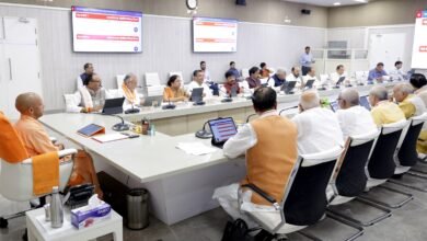 उत्तर प्रदेश सरकार ने 3 अगस्त 2026 से विधानमंडल का तृतीय सत्र बुलाने के प्रस्ताव को मंजूरी दे दी है। सत्र में वित्तीय वर्ष 2026-27 का अनुपूरक बजट, अध्यादेशों के प्रतिस्थानी विधेयक तथा अन्य महत्वपूर्ण विधायी कार्य संपादित किए जाएंगे। वित्त मंत्री सुरेश खन्ना ने बताया कि यह निर्णय संवैधानिक प्रावधानों के अनुरूप लिया गया है।