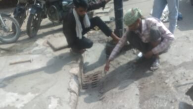 वाराणसी नगर निगम के त्वरित-समाधान स्मार्ट पायलट प्रोजेक्ट ने पहले ही दिन शानदार शुरुआत की। व्हाट्सएप चैटबॉट के माध्यम से प्राप्त 17 शिकायतों का चार घंटे के भीतर शत-प्रतिशत निस्तारण किया गया। जियो-टैग्ड मॉनिटरिंग और कमांड सेंटर की निगरानी से नागरिकों को तेज, पारदर्शी और समयबद्ध सेवाएं मिल रही हैं।