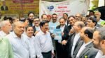 वाराणसी नगर निगम ने डिजिटल काशी अभियान के तहत कचहरी परिसर में मुफ्त हाई-स्पीड Wi-Fi सेवा शुरू कर दी है। महापौर अशोक कुमार तिवारी ने इसका शुभारंभ किया। बीएसएनएल के सहयोग से संचालित इस सुविधा का लाभ अधिवक्ता, छात्र और आम नागरिक QR कोड स्कैन कर आसानी से उठा सकेंगे। इससे पहले अस्सी घाट, दशाश्वमेध घाट और बीएचयू भी इस सेवा से जुड़ चुके हैं।