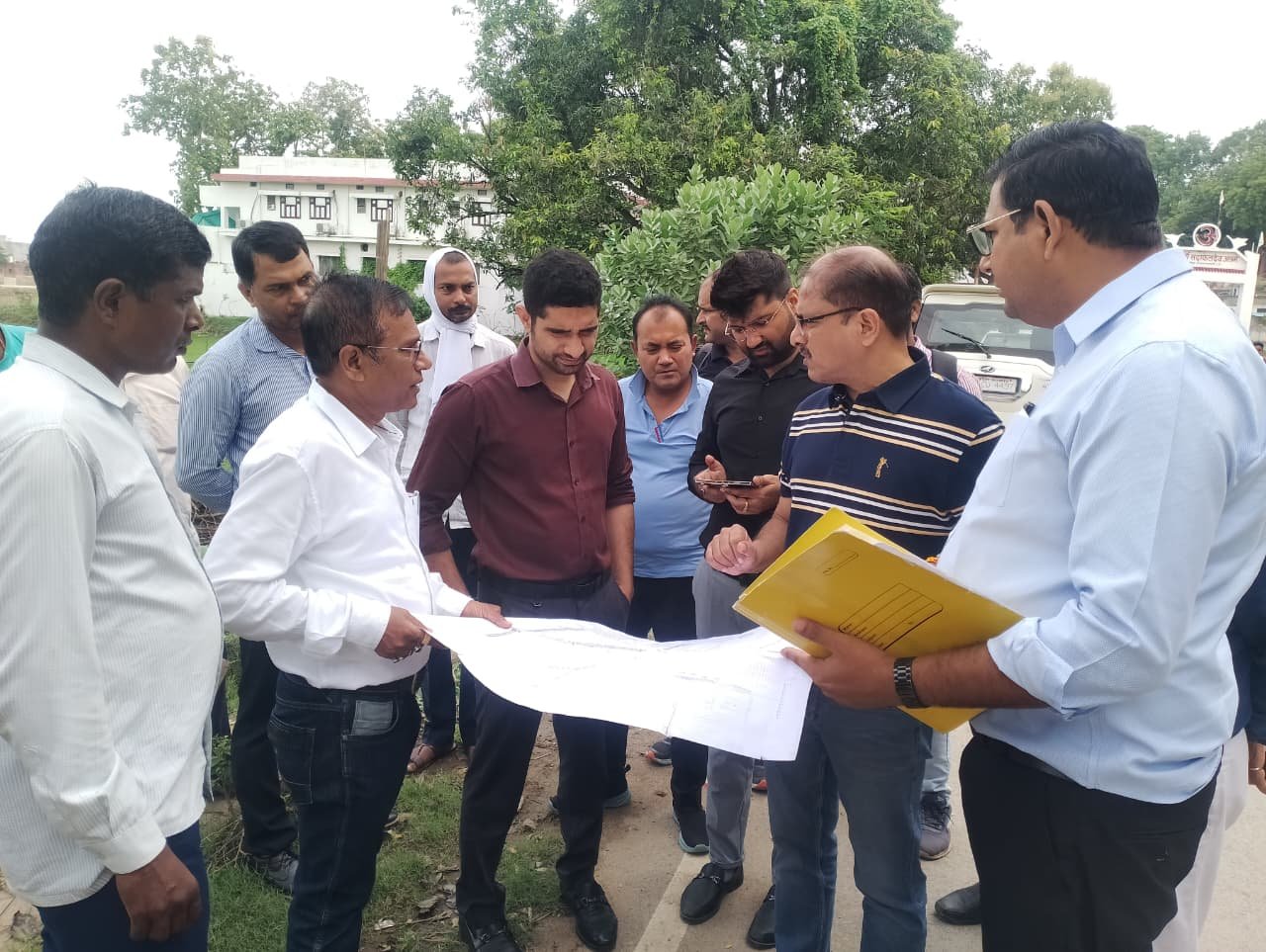 वाराणसी में फरीदपुर से सारनाथ तक बन रही एलिवेटेड रोड का निर्माण तेजी से जारी है। नगर आयुक्त हिमांशु नागपाल ने निर्माण स्थल का निरीक्षण कर अधिकारियों को वीडीए के साथ समन्वय बनाकर कार्य में तेजी लाने के निर्देश दिए। परियोजना पूरी होने पर आउटर रिंग रोड से सारनाथ की सीधी कनेक्टिविटी मिलेगी और पर्यटकों व स्थानीय लोगों को जाम से राहत मिलेगी।