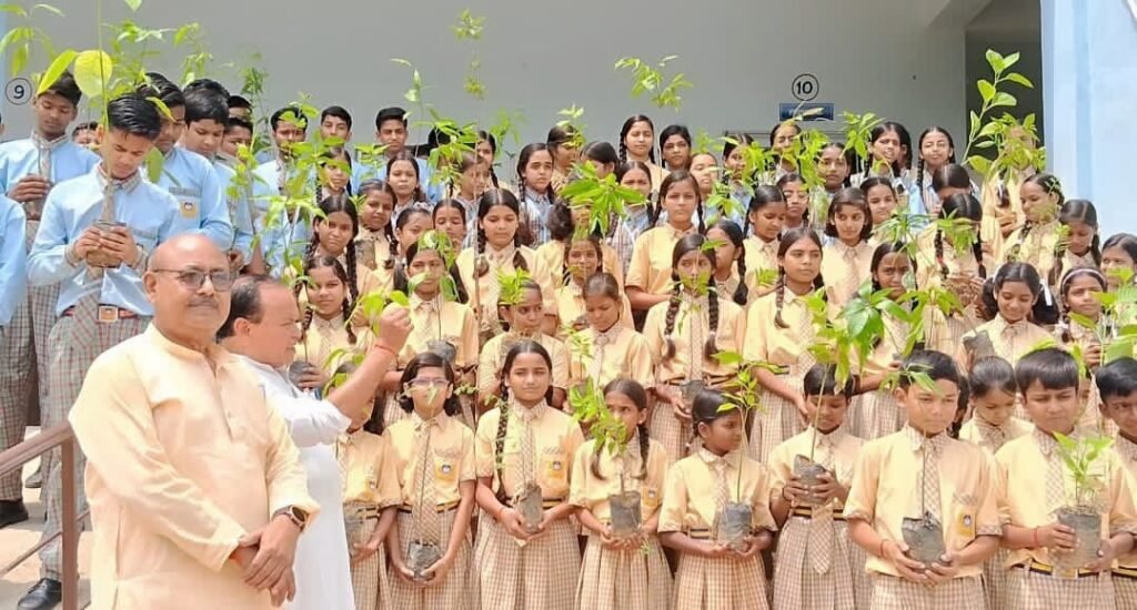 #Duddhi #Sonbhadra #EkPedMaaKeNaam #TreePlantation #Environment #GreenIndia #PlantationDrive #SchoolNews #EnvironmentalAwareness #ClimateAction #UttarPradesh #Students #GoGreen #NatureConservation #BanarasTimes