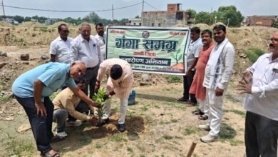 हरहुआ में गुरु पूर्णिमा के अवसर पर गंगा समग्र के मासव्यापी पौधरोपण अभियान का शुभारंभ हुआ। मुख्य अतिथि नरेंद्र कुमार द्विवेदी ने प्रत्येक व्यक्ति से 'मां गंगा के नाम एक पेड़' लगाने का आह्वान किया। वक्ताओं ने पीपल, बरगद, पाकड़, गूलर और नीम जैसे देशी वृक्षों के रोपण को पर्यावरण संरक्षण एवं जैव विविधता के लिए आवश्यक बताया।