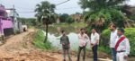 वाराणसी में संभावित बाढ़ के खतरे को देखते हुए प्रशासन ने राहत और बचाव की तैयारियां तेज कर दी हैं। जिले में 46 राहत शिविर और 21 बाढ़ चौकियां सक्रिय रखी गई हैं। 195 गांव-मोहल्लों को संभावित बाढ़ प्रभावित क्षेत्र के रूप में चिह्नित किया गया है। एनडीआरएफ, एसडीआरएफ, जल पुलिस, पीएसी और आपदा मित्रों की मॉक ड्रिल हो चुकी है। गंगा के जलस्तर की हर दो घंटे में निगरानी की जा रही है। चंदौली, जौनपुर और गाजीपुर प्रशासन भी अलर्ट है।