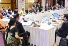 उत्तर प्रदेश में जापानी निवेश को लेकर कारोबारी भरोसा लगातार मजबूत हो रहा है। नई दिल्ली में हुई जापान-यूपी राउंडटेबल मीटिंग में ऑटोमोबाइल, इलेक्ट्रॉनिक्स, सेमीकंडक्टर, ईवी, फार्मा, एडवांस मटेरियल, डेटा सेंटर और सस्टेनेबल एविएशन फ्यूल जैसे क्षेत्रों में निवेश और विस्तार पर चर्चा हुई। निवेशकों ने यूपी के इंफ्रास्ट्रक्चर, कनेक्टिविटी, स्किल्ड मैनपावर और सरकारी सहयोग की सराहना की। कई कंपनियों ने नई विनिर्माण इकाइयों, R&D सेंटर और तकनीकी साझेदारी की योजनाएं भी साझा कीं।