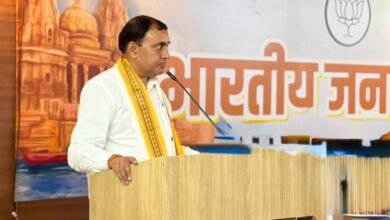 वाराणसी में भाजपा काशी क्षेत्र ने प्रधानमंत्री नरेंद्र मोदी के हर घर तिरंगा अभियान को व्यापक जन-अभियान का रूप देते हुए तिरंगा यात्रा शुरू की। 10 से 12 अगस्त तक 16 जिलों में यात्राएं निकाली जाएंगी। 13 अगस्त को जिला मुख्यालयों पर भव्य आयोजन और 14 अगस्त को विभाजन विभीषिका स्मृति दिवस पर मौन जुलूस व संगोष्ठियां आयोजित होंगी।