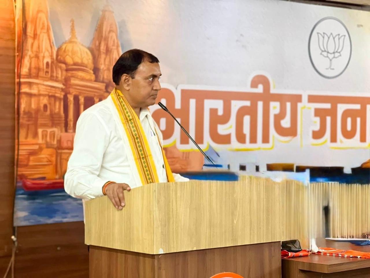 वाराणसी में भाजपा काशी क्षेत्र ने प्रधानमंत्री नरेंद्र मोदी के हर घर तिरंगा अभियान को व्यापक जन-अभियान का रूप देते हुए तिरंगा यात्रा शुरू की। 10 से 12 अगस्त तक 16 जिलों में यात्राएं निकाली जाएंगी। 13 अगस्त को जिला मुख्यालयों पर भव्य आयोजन और 14 अगस्त को विभाजन विभीषिका स्मृति दिवस पर मौन जुलूस व संगोष्ठियां आयोजित होंगी।