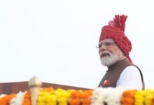 स्वतंत्रता दिवस के संबोधन में विकसित भारत 2047 के लक्ष्य के साथ आत्मनिर्भरता, विनिर्माण, कृषि, तकनीक, ऊर्जा, रक्षा, हरित अर्थव्यवस्था और भारत की सॉफ्ट पावर को नई दिशा देने का आह्वान किया गया। युवा शक्ति को राष्ट्र निर्माण की बड़ी ताकत बताते हुए एआई स्किल, स्टार्टअप, खेल, शिक्षा और रोजगार के अवसरों पर जोर दिया गया। महिला शक्ति के योगदान को रेखांकित करते हुए लखपति दीदी, STEM, रक्षा, विमानन और राजनीतिक प्रतिनिधित्व में महिलाओं की भागीदारी बढ़ाने की बात कही गई।