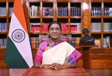 राष्ट्रपति द्रौपदी मुर्मु ने स्वतंत्रता दिवस की पूर्व संध्या पर राष्ट्र के नाम संबोधन में युवाओं को देश की सबसे मूल्यवान संपदा बताया। उन्होंने विद्यार्थियों की सुरक्षा, सार्वजनिक परीक्षाओं में सुधार, महिला नेतृत्व, किसानों, गरीबों, वरिष्ठ नागरिकों और सामाजिक समावेशन पर सरकार की प्राथमिकताओं को रेखांकित किया। राष्ट्रपति ने ऑपरेशन सिंदूर, नक्सल मुक्त अभियान, डिजिटल अवसंरचना, आर्थिक विकास और पर्यावरण संरक्षण का उल्लेख करते हुए 2047 तक विकसित भारत के निर्माण में जनभागीदारी और देशप्रेम का आह्वान किया।