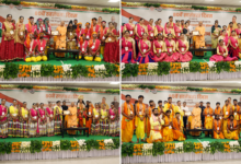 लखनऊ में स्वतंत्रता दिवस के अवसर पर सांस्कृतिक प्रस्तुति देने वाले आठ राज्यों के कलाकारों से मुख्यमंत्री योगी आदित्यनाथ ने संवाद कर उन्हें सम्मानित किया। जम्मू-कश्मीर से अरुणाचल प्रदेश और गुजरात से छत्तीसगढ़ तक के कलाकारों ने लोक संस्कृति की शानदार प्रस्तुतियां दीं। कलाकारों की अयोध्या यात्रा की इच्छा पर सीएम ने अधिकारियों को व्यवस्था के निर्देश दिए। ‘बुलडोजर बाबा’ कहे जाने पर योगी मुस्कुराए और कहा कि गलत लोगों पर बुलडोजर चलवाया जा सकता है। उन्होंने एक भारत श्रेष्ठ भारत के लिए एकता और सुरक्षा को जरूरी बताया।