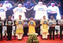मुख्यमंत्री योगी आदित्यनाथ ने कहा कि उत्तर प्रदेश की विशाल युवा आबादी चुनौती नहीं, बल्कि प्रदेश की सबसे बड़ी डेमोग्राफिक ताकत है। लखनऊ में उन्होंने 107 स्टार्टअप्स को 3.42 करोड़ रुपये से अधिक और 9 इन्क्यूबेटर्स को 1.79 करोड़ रुपये की प्रोत्साहन राशि वितरित की। इस अवसर पर यूपी स्टार्टअप नीति 2026 पुस्तिका और स्टार्टअप मिशन पोर्टल का शुभारंभ हुआ। मुख्यमंत्री ने कहा कि नया यूपी इनोवेशन, रिसर्च और युवा उद्यमिता के साथ तेजी से आगे बढ़ रहा है।