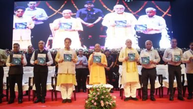 मुख्यमंत्री योगी आदित्यनाथ ने कहा कि उत्तर प्रदेश की विशाल युवा आबादी चुनौती नहीं, बल्कि प्रदेश की सबसे बड़ी डेमोग्राफिक ताकत है। लखनऊ में उन्होंने 107 स्टार्टअप्स को 3.42 करोड़ रुपये से अधिक और 9 इन्क्यूबेटर्स को 1.79 करोड़ रुपये की प्रोत्साहन राशि वितरित की। इस अवसर पर यूपी स्टार्टअप नीति 2026 पुस्तिका और स्टार्टअप मिशन पोर्टल का शुभारंभ हुआ। मुख्यमंत्री ने कहा कि नया यूपी इनोवेशन, रिसर्च और युवा उद्यमिता के साथ तेजी से आगे बढ़ रहा है।