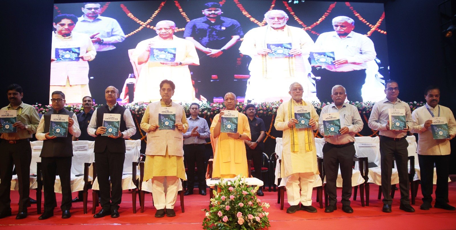 मुख्यमंत्री योगी आदित्यनाथ ने कहा कि उत्तर प्रदेश की विशाल युवा आबादी चुनौती नहीं, बल्कि प्रदेश की सबसे बड़ी डेमोग्राफिक ताकत है। लखनऊ में उन्होंने 107 स्टार्टअप्स को 3.42 करोड़ रुपये से अधिक और 9 इन्क्यूबेटर्स को 1.79 करोड़ रुपये की प्रोत्साहन राशि वितरित की। इस अवसर पर यूपी स्टार्टअप नीति 2026 पुस्तिका और स्टार्टअप मिशन पोर्टल का शुभारंभ हुआ। मुख्यमंत्री ने कहा कि नया यूपी इनोवेशन, रिसर्च और युवा उद्यमिता के साथ तेजी से आगे बढ़ रहा है।