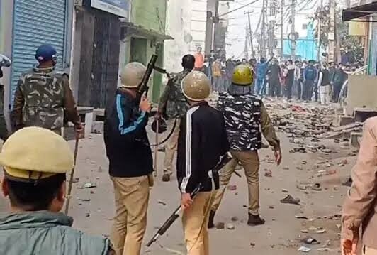 संभल की जामा मस्जिद सर्वे के दौरान 24 नवंबर 2024 को हुई हिंसा पर न्यायिक जांच आयोग की रिपोर्ट में इसे पूर्व नियोजित साजिश बताया गया है। रिपोर्ट के अनुसार भ्रामक प्रचार, उकसावे और सुनियोजित तैयारी के कारण हिंसा भड़की। इसमें पुलिस पर पथराव, गोलीबारी, आगजनी और सरकारी संपत्ति को नुकसान पहुंचाने की घटनाओं का उल्लेख है। आयोग ने कई व्यक्तियों की भूमिका का जिक्र करते हुए जिला प्रशासन और पुलिस की त्वरित कार्रवाई की सराहना की है।