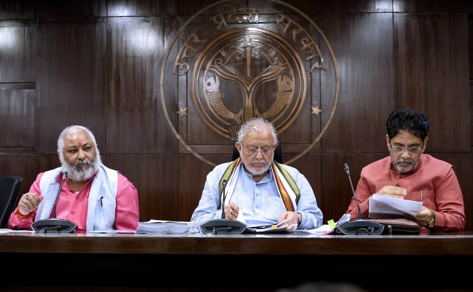 उत्तर प्रदेश में गन्ना किसानों को भुगतान के मामले में योगी सरकार ने बड़ा रिकॉर्ड दर्ज किया है। सरकार के अनुसार अब तक किसानों को 3.25 लाख करोड़ रुपये का गन्ना मूल्य भुगतान किया जा चुका है। वर्तमान पेराई सत्र में 94 प्रतिशत से अधिक भुगतान पूरा हो गया है और 99 चीनी मिलों ने 100 प्रतिशत भुगतान किया है। नौ वर्षों में गन्ना उत्पादन और उत्पादकता में भी वृद्धि हुई है। नई चीनी मिलों, क्षमता विस्तार और खांडसारी इकाइयों से रोजगार के अवसर बढ़े हैं।