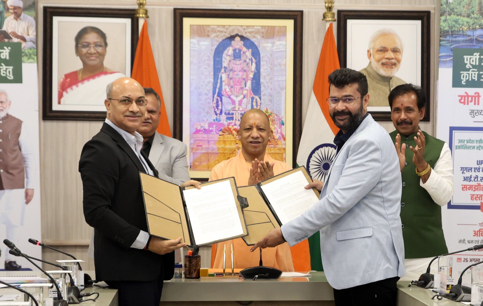 मुख्यमंत्री योगी आदित्यनाथ ने कहा कि यूपीएग्रीज उत्तर प्रदेश की कृषि को उत्पादकता से समृद्धि और भविष्य की अर्थव्यवस्था की ओर ले जाने वाली महत्वपूर्ण पहल है। विश्व बैंक समर्थित करीब 4,000 करोड़ रुपये की परियोजना के तहत गूगल, आईटीसी, एक्वाब्रिज और नेटवर्क फॉर ह्यूमैनिटी के साथ हुए एमओयू से पूर्वी उत्तर प्रदेश व बुंदेलखंड के 28 जिलों में कृषि उत्पादकता, किसान आय, जलवायु अनुकूल खेती, डिजिटल कृषि, मत्स्य पालन, प्रोसेसिंग और निर्यात को बढ़ावा मिलेगा। परियोजना से लाखों किसानों और महिलाओं को लाभ पहुंचेगा।