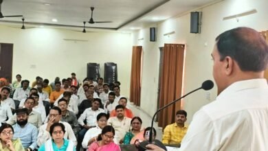 प्रधानमंत्री नरेंद्र मोदी के आह्वान पर भाजपा 10 से 15 अगस्त तक 'हर घर तिरंगा' अभियान चलाएगी। वाराणसी सहित पूरे उत्तर प्रदेश में तिरंगा यात्राएं, जनजागरण, शहीद परिवारों का सम्मान, स्वतंत्रता संग्राम स्थलों पर स्वच्छता अभियान और विभाजन विभीषिका स्मृति दिवस पर विशेष कार्यक्रम आयोजित किए जाएंगे। क्षेत्रीय अध्यक्ष अशोक चौरसिया ने कार्यकर्ताओं से अधिक से अधिक जनभागीदारी सुनिश्चित कर अभियान को राष्ट्रभक्ति का जनआंदोलन बनाने का आह्वान किया।