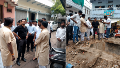 वाराणसी में नागपंचमी पर्व को लेकर नगर निगम ने तैयारियां तेज कर दी हैं। नगर आयुक्त हिमांशु नागपाल ने जैतपुरा स्थित ऐतिहासिक नागकुआं क्षेत्र का औचक निरीक्षण कर सफाई, प्रकाश, पेयजल और जल निकासी व्यवस्था का जायजा लिया। उन्होंने अधिकारियों को मेला क्षेत्र में पर्याप्त रोशनी, निर्बाध पेयजल और बेहतर स्वच्छता सुनिश्चित करने के निर्देश दिए। बाद में औसानगंज वार्ड का भी निरीक्षण किया।