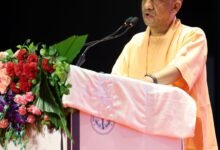 लखनऊ में यूपी-जापान इन्वेस्टमेंट मीट में मुख्यमंत्री योगी आदित्यनाथ ने उत्तर प्रदेश और जापान के बीच दीर्घकालिक साझेदारी को नई दिशा देने की बात कही। यामानाशी की एमएसएमई कंपनियों के लिए 600 करोड़ रुपये के फंड की घोषणा को निवेश के बढ़ते भरोसे का संकेत बताया गया। जापानी कंपनियों को यूपी में निवेश और ग्लोबल कैपेबिलिटी सेंटर स्थापित करने का न्योता दिया गया। ग्रीन हाइड्रोजन, मैन्युफैक्चरिंग, स्किल डेवलपमेंट, पर्यटन और टेक्नोलॉजी के क्षेत्र में सहयोग बढ़ाने पर जोर दिया गया।