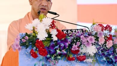 लखनऊ में मुख्यमंत्री योगी आदित्यनाथ ने रक्षा मंत्री राजनाथ सिंह के साथ 101 करोड़ रुपये की 12 विकास परियोजनाओं का शिलान्यास किया। सीएम ने कहा कि इस वर्ष के अंत तक गोमती नदी को स्वच्छ बनाने का लक्ष्य पूरा किया जाएगा। उन्होंने लखनऊ के स्मार्ट सिटी के रूप में बदलाव, डिफेंस कॉरिडोर, एक्सप्रेसवे, मेट्रो, एयर कनेक्टिविटी और सैन्य बलों में उत्तर प्रदेश की महत्वपूर्ण भूमिका का उल्लेख किया।