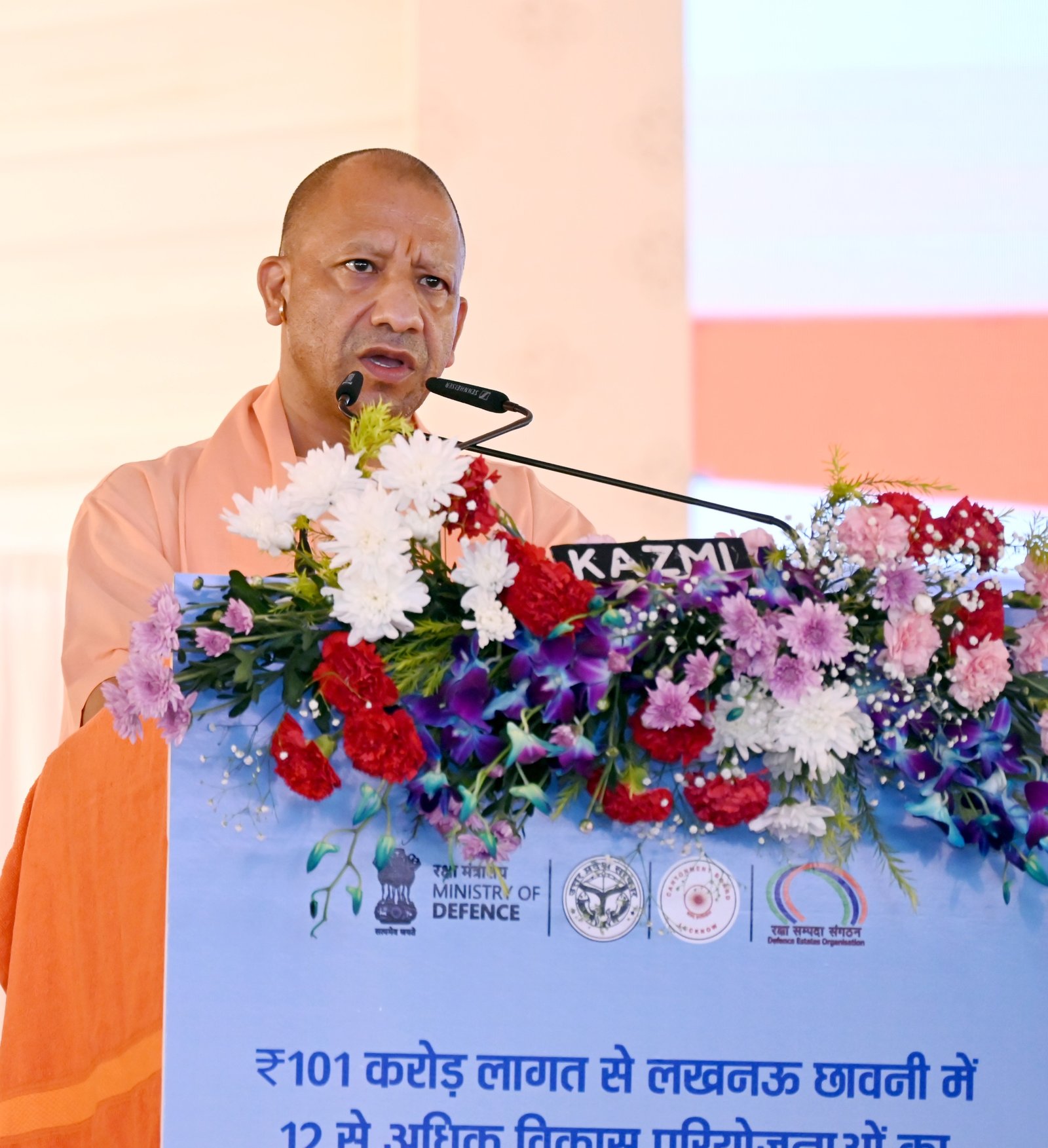 लखनऊ में मुख्यमंत्री योगी आदित्यनाथ ने रक्षा मंत्री राजनाथ सिंह के साथ 101 करोड़ रुपये की 12 विकास परियोजनाओं का शिलान्यास किया। सीएम ने कहा कि इस वर्ष के अंत तक गोमती नदी को स्वच्छ बनाने का लक्ष्य पूरा किया जाएगा। उन्होंने लखनऊ के स्मार्ट सिटी के रूप में बदलाव, डिफेंस कॉरिडोर, एक्सप्रेसवे, मेट्रो, एयर कनेक्टिविटी और सैन्य बलों में उत्तर प्रदेश की महत्वपूर्ण भूमिका का उल्लेख किया।