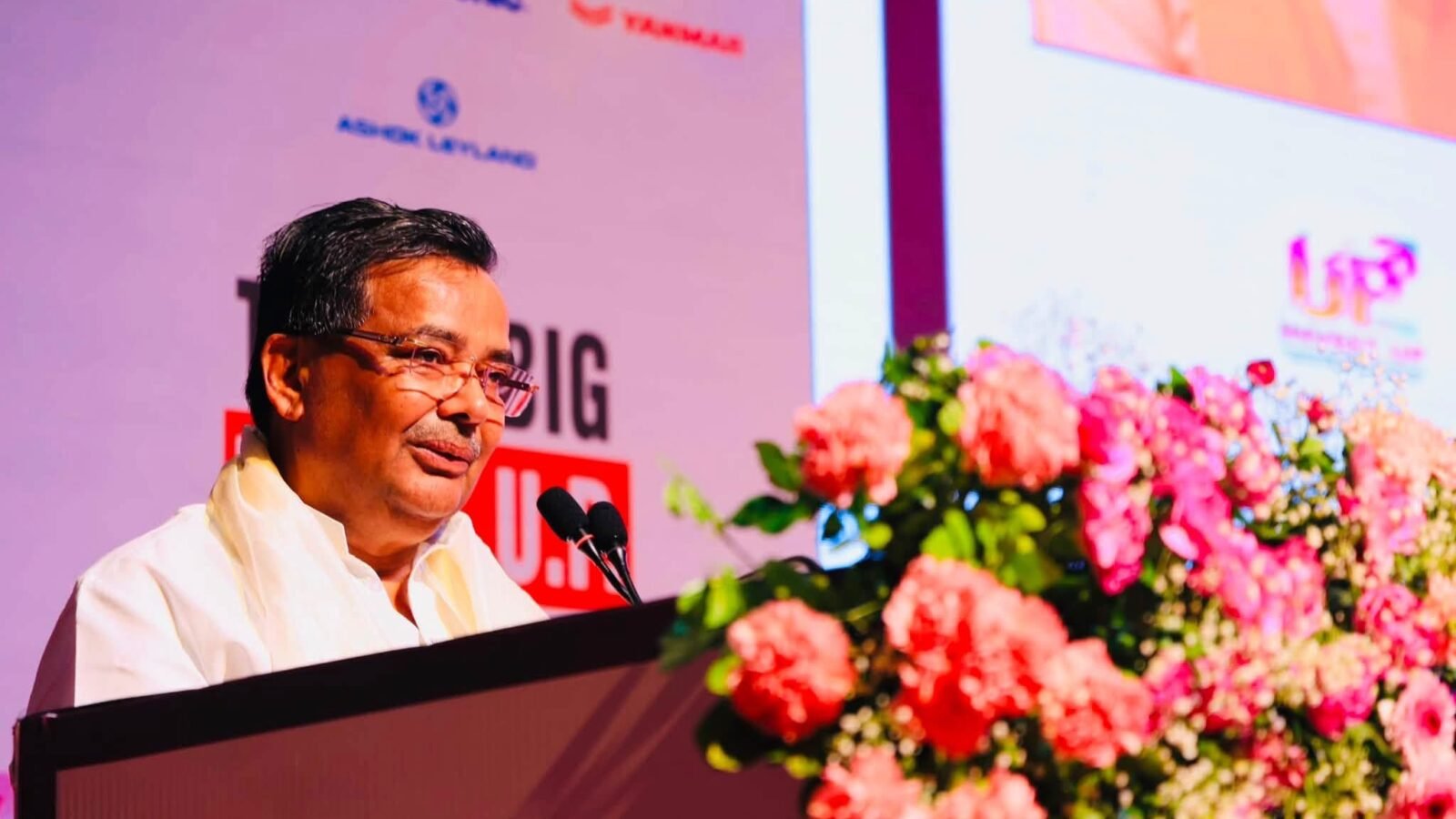 उत्तर प्रदेश और जापान के यामानाशी प्रीफेक्चर ने पर्यटन सहयोग को नई दिशा देने के लिए एमओयू पर हस्ताक्षर किए। बौद्ध, आध्यात्मिक और वेलनेस पर्यटन को बढ़ावा देने के साथ संयुक्त प्रचार, पर्यटकों की आवाजाही, सांस्कृतिक आदान-प्रदान और बहुभाषी सुविधाओं पर जोर दिया गया। मुख्यमंत्री योगी आदित्यनाथ और पर्यटन मंत्री जयवीर सिंह की मौजूदगी में हुए समझौते के बाद जापानी पर्यटकों के लिए सारनाथ, कुशीनगर, श्रावस्ती समेत यूपी का बौद्ध सर्किट वैश्विक आकर्षण बनने की दिशा में आगे बढ़ेगा।