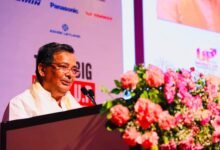 उत्तर प्रदेश और जापान के यामानाशी प्रीफेक्चर ने पर्यटन सहयोग को नई दिशा देने के लिए एमओयू पर हस्ताक्षर किए। बौद्ध, आध्यात्मिक और वेलनेस पर्यटन को बढ़ावा देने के साथ संयुक्त प्रचार, पर्यटकों की आवाजाही, सांस्कृतिक आदान-प्रदान और बहुभाषी सुविधाओं पर जोर दिया गया। मुख्यमंत्री योगी आदित्यनाथ और पर्यटन मंत्री जयवीर सिंह की मौजूदगी में हुए समझौते के बाद जापानी पर्यटकों के लिए सारनाथ, कुशीनगर, श्रावस्ती समेत यूपी का बौद्ध सर्किट वैश्विक आकर्षण बनने की दिशा में आगे बढ़ेगा।