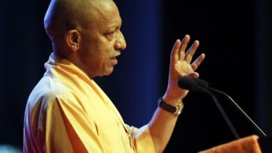 मथुरा में मुख्यमंत्री योगी आदित्यनाथ ने श्रीकृष्ण जन्माष्टमी के अवसर पर 1051 करोड़ रुपये की 229 विकास परियोजनाओं का लोकार्पण और शिलान्यास किया। वृंदावन में स्वामी हरिदास प्रेक्षागृह समेत कई परियोजनाओं की सौगात दी गई। सीएम ने ब्रज की सांस्कृतिक विरासत, सनातन परंपरा, पर्यटन विकास और मजबूत कानून व्यवस्था पर जोर दिया। उन्होंने कहा कि भारत अपनी विरासत से जुड़कर ही विकसित और आत्मनिर्भर राष्ट्र बनेगा।