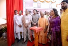 मथुरा में जन्माष्टमी से एक दिन पहले मुख्यमंत्री योगी आदित्यनाथ ने ब्रजवासियों को विकास परियोजनाओं और जनकल्याणकारी योजनाओं की सौगात दी। उन्होंने स्वामी हरिदास प्रेक्षागृह का लोकार्पण किया, संतों को सम्मानित किया और 7240 लाभार्थियों को विभिन्न योजनाओं के तहत सहायता राशि वितरित की। सीएम ने बच्चों का अन्नप्राशन कराया, स्वयं सहायता समूहों के स्टॉल देखे तथा लाभार्थियों को चेक, स्वीकृति पत्र, प्रमाण पत्र और चाबियां प्रदान कीं।