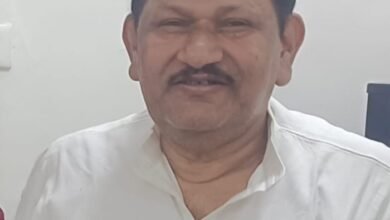 वाराणसी में भाजपा ने आगामी विधानसभा चुनाव की तैयारियों के बीच काशी क्षेत्र की नई क्षेत्रीय कार्यसमिति घोषित कर दी है। प्रदेश अध्यक्ष पंकज चौधरी की संस्तुति पर क्षेत्रीय अध्यक्ष अशोक चौरसिया ने टीम का गठन किया। नई कार्यसमिति में 16 जिलों को प्रतिनिधित्व देते हुए सामाजिक और संगठनात्मक संतुलन साधा गया है। नवरतन राठी को वरिष्ठ उपाध्यक्ष बनाए जाने पर व्यापारी, सामाजिक संगठनों और मीडिया जगत में हर्ष का माहौल है।