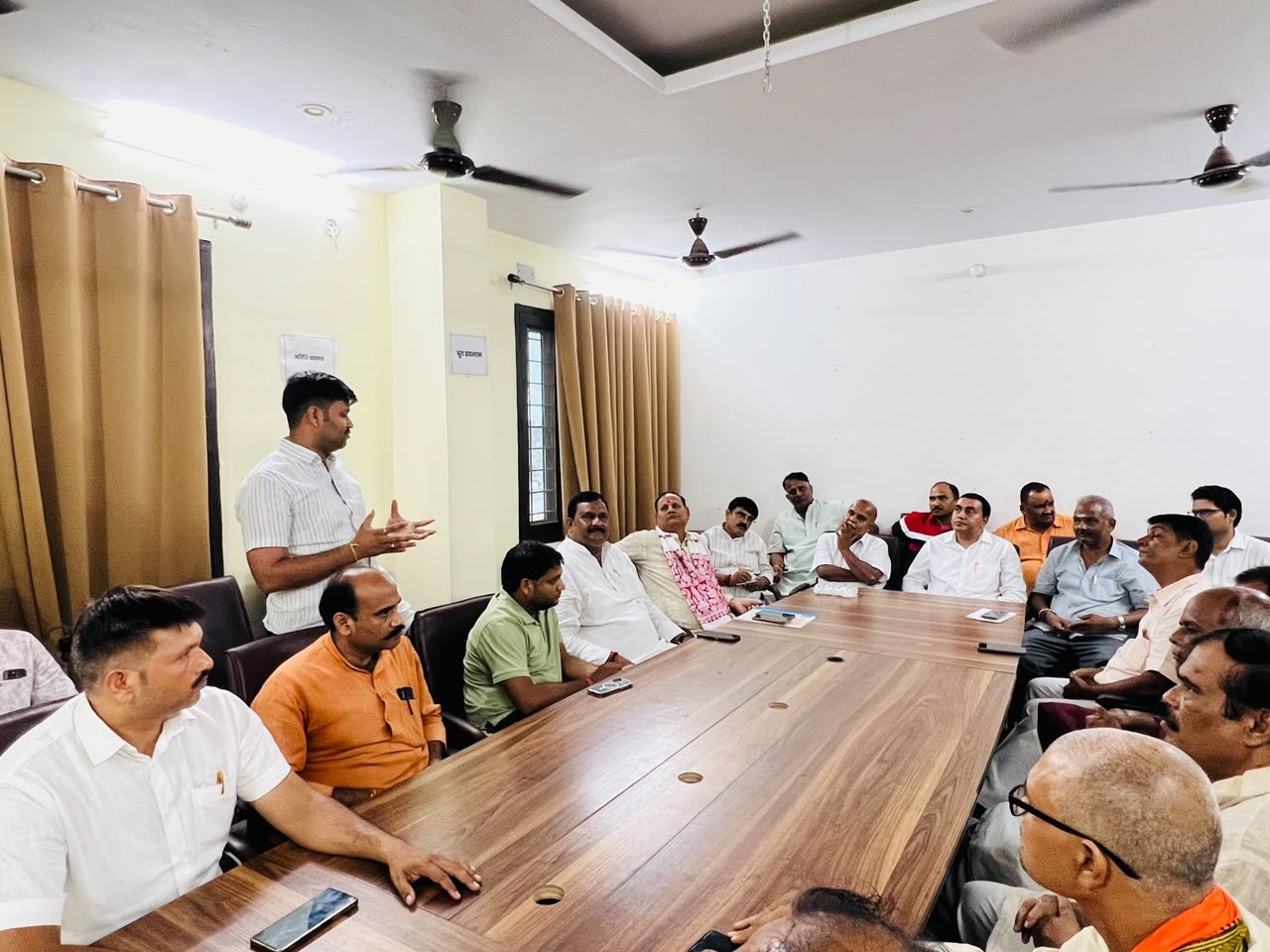 पंडित दीनदयाल उपाध्याय की जन्म जयंती 25 सितंबर को भाजपा काशी क्षेत्र में विभिन्न सेवा कार्यक्रमों के साथ मनाई जाएगी। भाजपा काशी क्षेत्र अध्यक्ष अशोक चौरसिया ने बताया कि 16 संगठनात्मक जिलों के 337 मंडलों और 31,168 बूथों पर कार्यक्रम होंगे। बूथ स्तर पर स्वच्छता अभियान के बाद पंडित दीनदयाल उपाध्याय के चित्र पर पुष्पार्चन और उनके विचारों पर चर्चा की जाएगी। इसके अलावा वृक्षारोपण, अस्पतालों व अनाथालयों में फल वितरण सहित सेवा गतिविधियां होंगी। रोहनिया कार्यालय में संगोष्ठी भी आयोजित होगी।