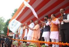 उत्तर प्रदेश के गोरखपुर, वाराणसी, कानपुर और प्रयागराज में सहकारिता आधारित भारत टैक्सी सेवा की शुरुआत हुई। मुख्यमंत्री योगी आदित्यनाथ और केंद्रीय सहकारिता राज्यमंत्री मुरलीधर मोहोल की मौजूदगी में हुए कार्यक्रम में ड्राइवरों को उनकी मेहनत और कमाई का सीधा लाभ देने की बात कही गई। उपमुख्यमंत्री ब्रजेश पाठक ने युवाओं से भारत टैक्सी अपनाने का आह्वान किया। सहकारिता राज्यमंत्री जेपीएस राठौर ने एलडीबी ऋण की ब्याज दर घटाकर छह प्रतिशत करने की घोषणा की।
