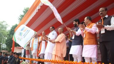 उत्तर प्रदेश के गोरखपुर, वाराणसी, कानपुर और प्रयागराज में सहकारिता आधारित भारत टैक्सी सेवा की शुरुआत हुई। मुख्यमंत्री योगी आदित्यनाथ और केंद्रीय सहकारिता राज्यमंत्री मुरलीधर मोहोल की मौजूदगी में हुए कार्यक्रम में ड्राइवरों को उनकी मेहनत और कमाई का सीधा लाभ देने की बात कही गई। उपमुख्यमंत्री ब्रजेश पाठक ने युवाओं से भारत टैक्सी अपनाने का आह्वान किया। सहकारिता राज्यमंत्री जेपीएस राठौर ने एलडीबी ऋण की ब्याज दर घटाकर छह प्रतिशत करने की घोषणा की।