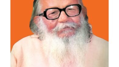 गोरखपुर स्थित गोरक्षपीठ में युगपुरुष महंत दिग्विजयनाथ जी महाराज की 57वीं और राष्ट्रसंत महंत अवेद्यनाथ जी महाराज की 12वीं पुण्यतिथि पर आयोजित साप्ताहिक श्रद्धांजलि समारोह का समापन 30 सितंबर को होगा। मुख्यमंत्री एवं गोरक्षपीठाधीश्वर योगी आदित्यनाथ अपने गुरुदेव को श्रद्धांजलि अर्पित करेंगे। समारोह में देशभर के संत और धर्माचार्य शामिल होंगे। महंत अवेद्यनाथ के राम मंदिर आंदोलन, सामाजिक समरसता, शिक्षा, धार्मिक एवं राजनीतिक जीवन में योगदान को स्मरण किया जाएगा। उनका जीवन लोककल्याण, सामाजिक एकता और धार्मिक चेतना के लिए समर्पित रहा।
