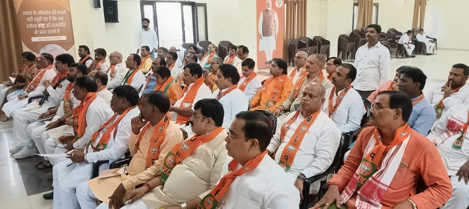 वाराणसी में प्रधानमंत्री नरेंद्र मोदी के सार्वजनिक जीवन के 25 वर्षों को केंद्र में रखकर भाजपा 17 सितंबर से 17 अक्टूबर तक ‘सेवा संकल्प अभियान’ चलाएगी। अभियान के तहत सेवा, सुशासन, गरीब कल्याण और विकसित भारत का संदेश बूथ स्तर तक पहुंचाया जाएगा। काशी से गुजरात के वडनगर तक बाइक यात्रा अभियान का प्रमुख आकर्षण होगी। 31,168 बूथों पर ‘आशीर्वाद का दीया’, स्कूलों में ‘सपनों का भारत’, ग्राम चौपाल, जनसंवाद और सोशल मीडिया गतिविधियों सहित 13 प्रमुख कार्यक्रम आयोजित किए जाएंगे।