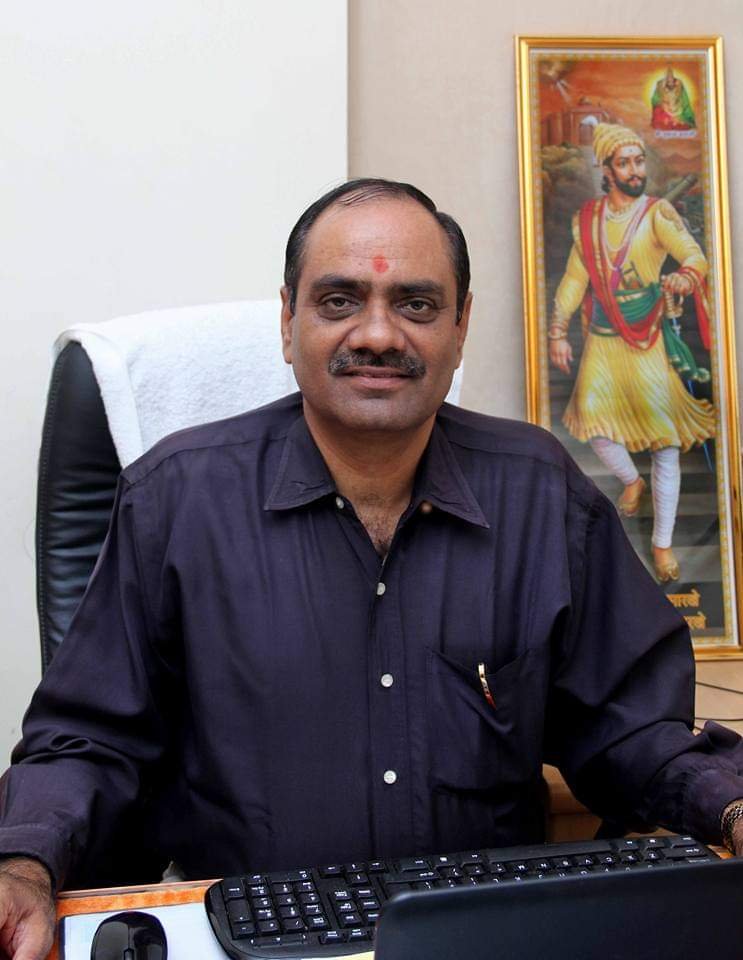 राष्ट्रीय हिंदी दैनिक ‘यशोभूमि’ के संपादक श्रीनारायण तिवारी को पत्रकारिता के क्षेत्र में उल्लेखनीय योगदान के लिए ‘आज का कर्मवीर अवार्ड 2026’ से सम्मानित किया जाएगा। 27 सितंबर को मुंबई के द वास्तीन, गोरेगांव पूर्व में आयोजित समारोह में उन्हें मीडिया (प्रिंट) कैटेगरी का सम्मान मिलेगा। 41 वर्षों से पत्रकारिता में सक्रिय श्री तिवारी ने जनसत्ता, लोकमत समाचार सहित कई प्रमुख समाचार पत्रों में महत्वपूर्ण जिम्मेदारियां निभाई हैं। खोजी, साहसिक और धारदार पत्रकारिता के लिए उन्हें कई पुरस्कार मिल चुके हैं।