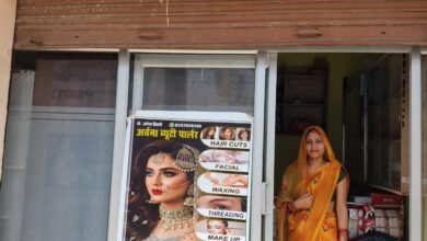 अमेठी की अर्चना त्रिपाठी मुख्यमंत्री युवा उद्यमी विकास अभियान से आत्मनिर्भरता की मिसाल बनी हैं। कभी गृहिणी रहीं अर्चना ने जनवरी 2025 में बैंक से 2.12 लाख रुपये का ऋण लेकर ‘अर्चना ब्यूटी पार्लर’ शुरू किया। आज उनके व्यवसाय से 30 से 40 हजार रुपये प्रतिमाह आय हो रही है। छह सदस्यीय परिवार की आर्थिक स्थिति मजबूत हुई है। अर्चना भविष्य में कारोबार विस्तार के साथ अन्य महिलाओं को भी स्वरोजगार और आत्मनिर्भरता के लिए प्रेरित कर रही हैं।