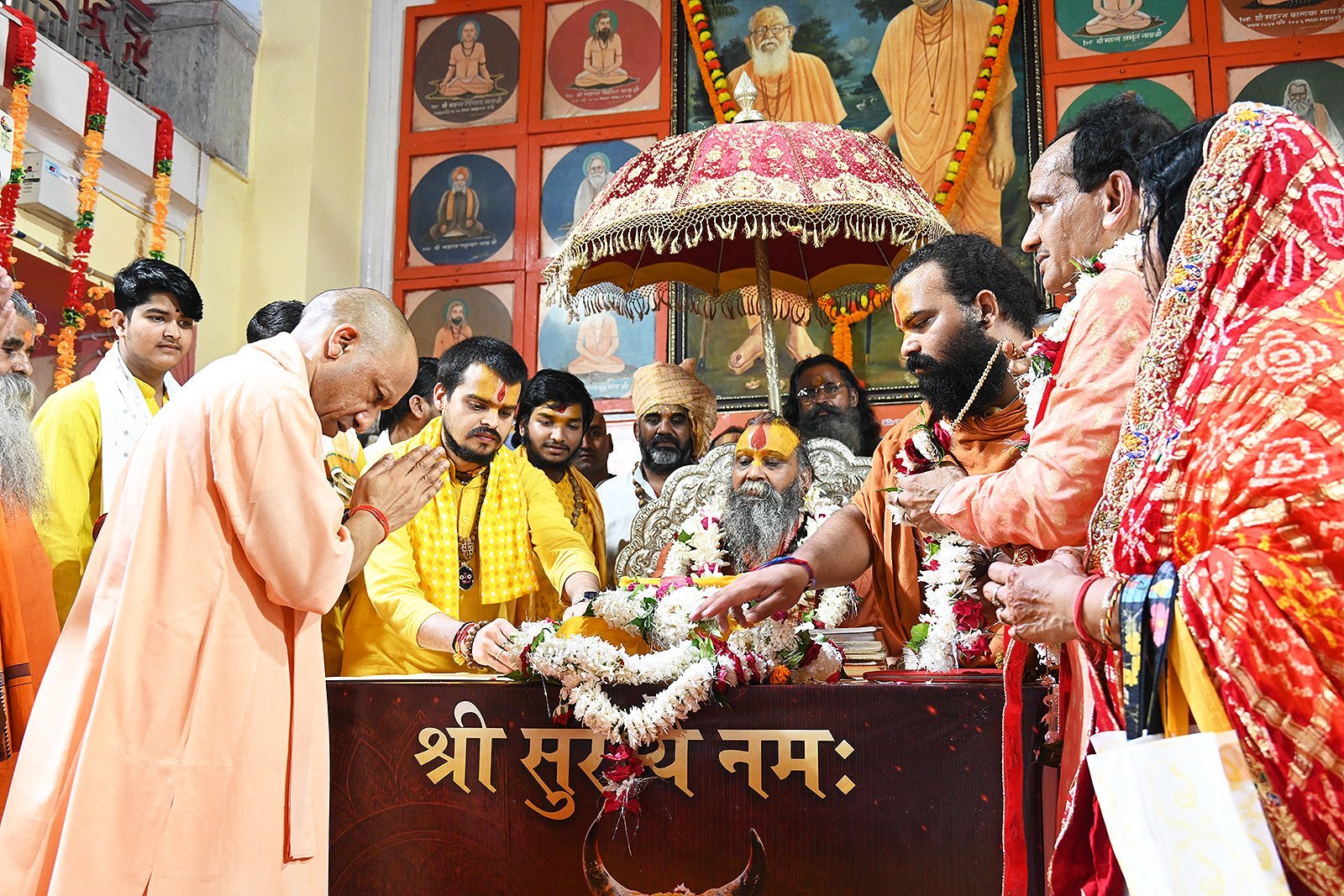 युगपुरुष ब्रह्मलीन महंत दिग्विजयनाथ जी महाराज व राष्ट्रसंत ब्रह्मलीन महंत अवेद्यनाथ जी महाराज की पुण्य स्मृति के उपलक्ष्य में श्रीमद्भागवत कथा का शुभारंभ