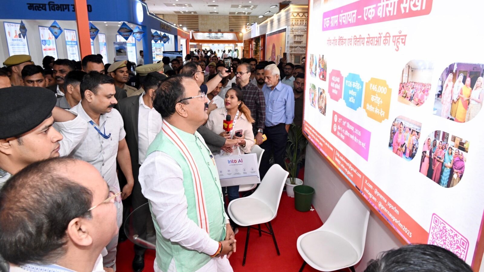 उत्तर प्रदेश इंटरनेशनल ट्रेड शो (UPITS) 2026 में प्रदेश की औद्योगिक, कारोबारी और सांस्कृतिक क्षमता का व्यापक प्रदर्शन हुआ। खाद्य प्रसंस्करण, कृषि, महिला उद्यमिता, एमएसएमई, स्टार्टअप, रक्षा विनिर्माण और कौशल विकास से जुड़े क्षेत्रों में नए अवसर सामने आए। 28 सितंबर तक 3,765 व्यापारिक समझौतों के जरिए करीब ₹5,500 करोड़ के एमओयू हुए, जबकि ₹12,500 करोड़ की कारोबारी पूछताछ दर्ज की गई। ट्रेड शो में 5.48 लाख से अधिक लोगों की भागीदारी रही। किसानों को ब्रांडिंग और डिजिटल बिक्री, महिलाओं को बड़े बाजार, स्टार्टअप्स को निवेश और रक्षा क्षेत्र में एमएसएमई को सप्लाई चेन से जुड़ने के अवसर मिले।