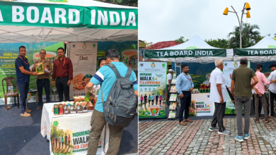 Tea Board India ने India Tea Wellness Campaign के तहत 5 सितंबर 2026 को वाराणसी और लखनऊ में विशेष Morning Tea Experience आयोजित किया। वाराणसी के दशाश्वमेध घाट पर सुबह 5 बजे और लखनऊ के जनकेश्वर मिश्र पार्क में सुबह 6 से 10 बजे तक हुए कार्यक्रम में लोगों को भारतीय चाय की विविधता, परंपरा और वेलनेस पहलुओं से परिचित कराया गया। Assam, Darjeeling और Dooars समेत प्रमुख चाय क्षेत्रों की चाय का स्वाद लोगों ने लिया। अभियान ने चाय को स्वास्थ्य, ताजगी और सांस्कृतिक विरासत से जोड़ा।
