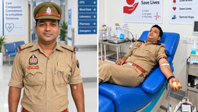 वाराणसी में चौबेपुर थाने के उप निरीक्षक उमेश कुमार गुप्ता ने मानवता की मिसाल पेश की। 79 वर्षीय दुलारी देवी को रक्त की जरूरत पड़ने पर उनकी पोती ने मदद की तलाश शुरू की। रक्तदान के लिए सक्रिय राजेश कुमार गुप्ता ने उमेश से संपर्क किया। मरीज के लिए जरूरी ब्लड ग्रुप उमेश का भी था। उन्होंने ड्यूटी पूरी करने के बाद करीब 25 किलोमीटर मोटरसाइकिल चलाकर बीएचयू पहुंचकर रक्तदान किया और फिर वापस लौटे। उनका यह कदम पुलिस की संवेदनशीलता और स्वैच्छिक रक्तदान का प्रेरक उदाहरण बना।
