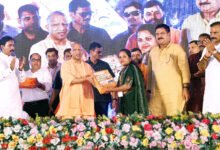 वाराणसी में कामकाजी महिला सम्मान समारोह को संबोधित करते हुए मुख्यमंत्री योगी आदित्यनाथ ने कहा कि महिला सुरक्षा से कोई समझौता नहीं होगा। बेटियों और महिलाओं की सुरक्षा से खिलवाड़ करने वालों के लिए जेल या जहन्नुम के अलावा कोई रास्ता नहीं है। उन्होंने कहा कि सरकार ने सुरक्षा, शिक्षा, कौशल, रोजगार और उद्यमिता के माध्यम से महिलाओं को आत्मनिर्भर बनाने पर जोर दिया है। महिला पुलिसकर्मियों की संख्या बढ़ाने, 50 हजार मेधावी बेटियों को स्कूटी और डिजिटल महिला उद्यमिता को बढ़ावा देने की योजनाएं भी बताईं।