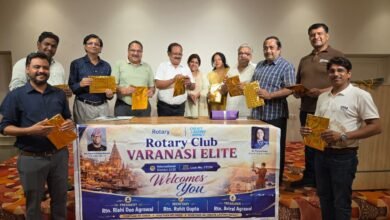 वाराणसी में रोटरी क्लब वाराणसी एलीट के त्रैमासिक न्यूज़लेटर ‘रोटरी मिरर’ का भव्य विमोचन पूर्व मंडलाध्यक्ष रोटेरियन उत्तम अग्रवाल ने किया। इस अवसर पर क्लब के पदाधिकारी, संस्थापक सदस्य और संपादक मंडल के सदस्य उपस्थित रहे। न्यूज़लेटर के माध्यम से क्लब की सामाजिक गतिविधियों, सेवा परियोजनाओं, जनकल्याणकारी पहलों और उपलब्धियों को व्यापक पहचान मिलेगी। यह प्रकाशन सदस्यों के बीच संवाद मजबूत करने, समाजसेवा के प्रति जागरूकता बढ़ाने और रोटरी के सेवा आदर्शों को जन-जन तक पहुंचाने में महत्वपूर्ण भूमिका निभाएगा।