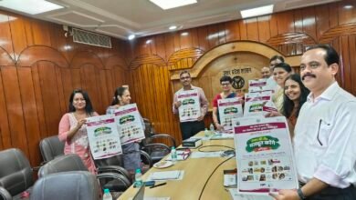 उत्तर प्रदेश में 9वें राष्ट्रीय पोषण माह-2026 के तहत राज्य स्तरीय पोषण पाठशाला का आयोजन किया गया। ‘मेरी कटोरी, मेरा पोषण’ संदेश के साथ आयोजित डिजिटल कार्यक्रम में 1,03,467 डिवाइस के माध्यम से प्रतिभागियों ने सहभागिता की। एक डिवाइस से कई लोगों के जुड़ने के कारण करीब 4.5 लाख लाभार्थियों और प्रतिभागियों तक पोषण संदेश पहुंचा। कार्यक्रम में छह माह की आयु पूरी होने के बाद बच्चों को सही समय पर पौष्टिक ऊपरी आहार देने और उसके महत्व को लेकर जागरूक किया गया।