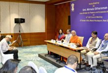 जीएसटी परिषद की बैठक में कर दरों की समीक्षा के बजाय अनुपालन प्रक्रिया को सरल बनाने पर जोर दिया गया। वित्त मंत्री निर्मला सीतारमण ने बताया कि आईटीसी रिटर्न, जीएसटी पंजीकरण, रिफंड और ई-कॉमर्स से जुड़े नियमों में सुधार किए जाएंगे। कानूनी कार्रवाई की न्यूनतम सीमा एक करोड़ से बढ़ाकर पांच करोड़ रुपये की गई है। रिफंड क्लेम के एक्नोलेजमेंट की अवधि 15 से घटाकर 10 दिन होगी। बहु-राज्य करदाताओं के लिए एकीकृत विंडो का फ्रेमवर्क भी तैयार किया जाएगा।