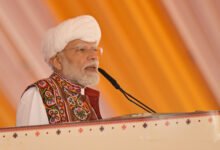 प्रधानमंत्री नरेंद्र मोदी ने गुजरात के बनासकांठा में आयोजित किसान कार्यक्रम में पीएम किसान सम्मान निधि की नई किस्त जारी की। देश के करीब 10 करोड़ किसानों के खातों में 18 हजार करोड़ रुपये से अधिक की राशि हस्तांतरित की गई। प्रधानमंत्री ने कृषि बजट में पांच गुना से अधिक वृद्धि, एमएसपी, फसल बीमा, खाद सब्सिडी, सोलर पंप, डेयरी विकास और आधुनिक कृषि तकनीकों की उपलब्धियां बताईं। कार्यक्रम में किसानों, पशुपालकों और ग्रामीण अर्थव्यवस्था से जुड़ी कई विकास परियोजनाओं का भी शुभारंभ हुआ।