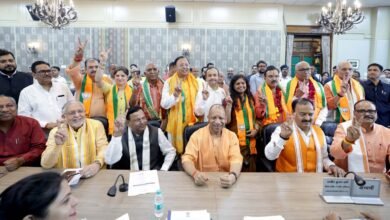 उत्तर प्रदेश राज्यसभा द्विवार्षिक चुनाव 2026 में भाजपा के सभी आठ प्रत्याशियों ने निर्विरोध जीत दर्ज की। मुख्यमंत्री योगी आदित्यनाथ ने सभी को बधाई देते हुए विश्वास जताया कि नवनिर्वाचित सदस्य विकसित भारत के निर्माण और राष्ट्र की प्रगति में महत्वपूर्ण योगदान देंगे।