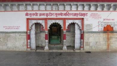 उत्तर प्रदेश में पर्यटन विकास अब अयोध्या, काशी और मथुरा जैसे प्रमुख केंद्रों से आगे बढ़ रहा है। वर्ष 2021-22 से 2025-26 के बीच 35 जिलों के 97 अल्पज्ञात धार्मिक, ऐतिहासिक, साहित्यिक और प्राकृतिक स्थलों पर करीब 1,425 करोड़ रुपये की परियोजनाएं शुरू की गई हैं। बटेश्वर, चंद्रावती, लमही, जायस, लालापुर, राजापुर, रामग्राम और गोरखगिरी जैसे स्थलों को बेहतर सुविधाओं, संरक्षण और डिजिटल जानकारी से जोड़ा जा रहा है। सरकार का लक्ष्य स्थानीय विरासत, रोजगार और पर्यटन कारोबार को बढ़ावा देना है।