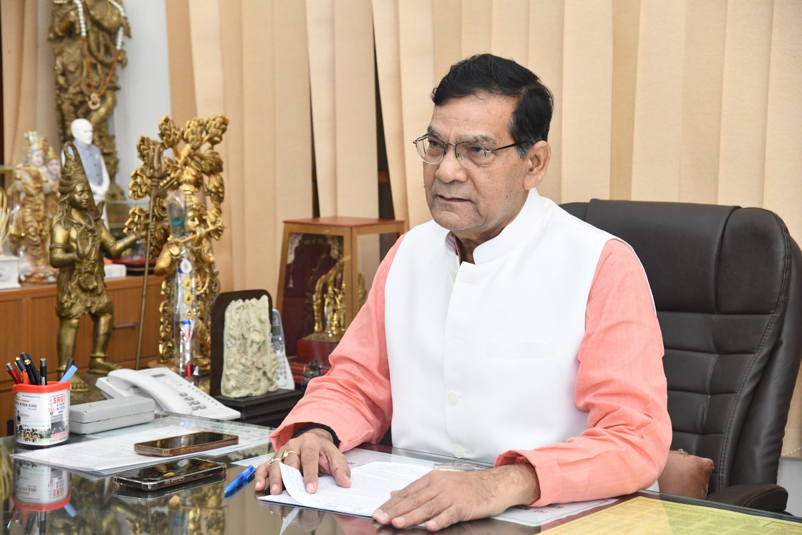उत्तर प्रदेश सरकार विकसित भारत-2047 के लक्ष्य को पूरा करने के लिए स्वच्छ, सतत और किफायती ऊर्जा व्यवस्था विकसित करने पर जोर दे रही है। ऊर्जा मंत्री ए.के. शर्मा ने ओआरएफ की बैठक में वर्चुअल प्रतिभाग कर सौर ऊर्जा, विश्वसनीय बिजली आपूर्ति, विद्युत ग्रिड के आधुनिकीकरण और ऊर्जा क्षेत्र में निवेश की संभावनाओं पर चर्चा की।